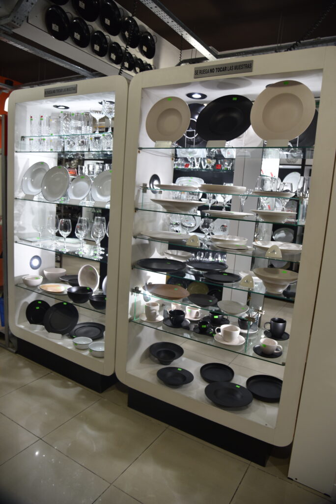 Showroom de vajilla, cristalería y platos para negocios gastronómicos en Gastrobaires